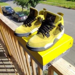 Jordan 4 lightning size 7 y
